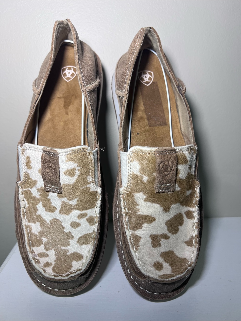 Ariat Women’s Cruiser Cow Print Hair-On Shoes Adobe NWOT Size 9B moccasin